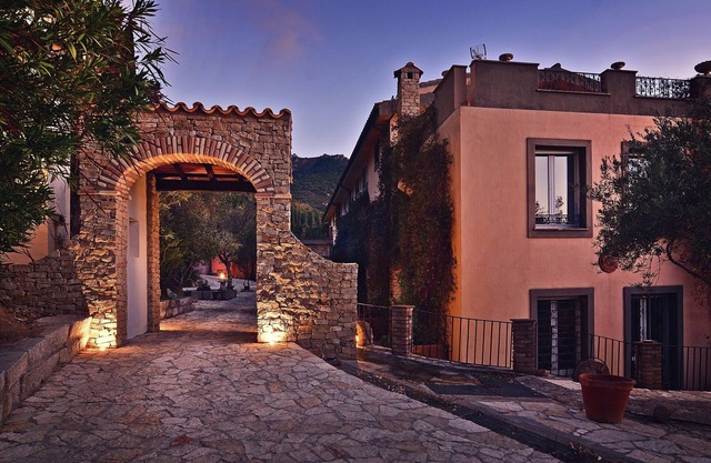 Borgo Paradiso for 8/10 people