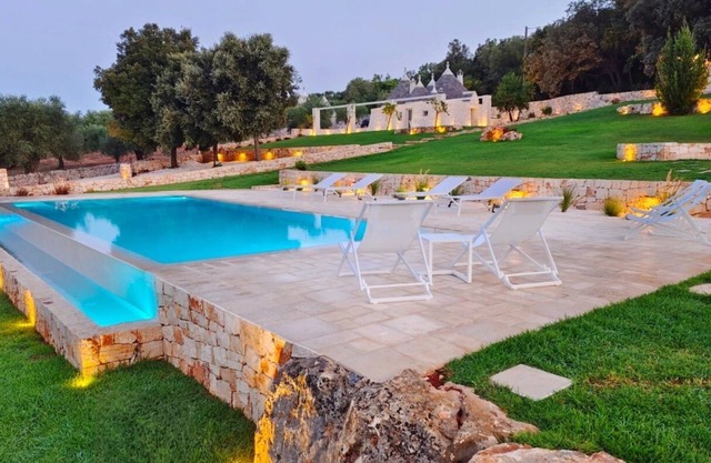 Borgo Petra, trulli with infinity pool for exclusive use and private garden