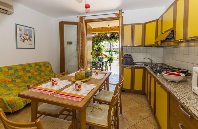 Borgo Stella Marina tree-room row villa with Wi-Fi and pool
