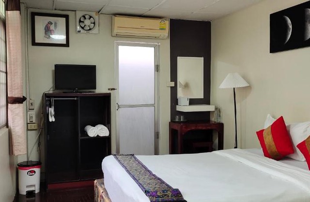 Born Guest House