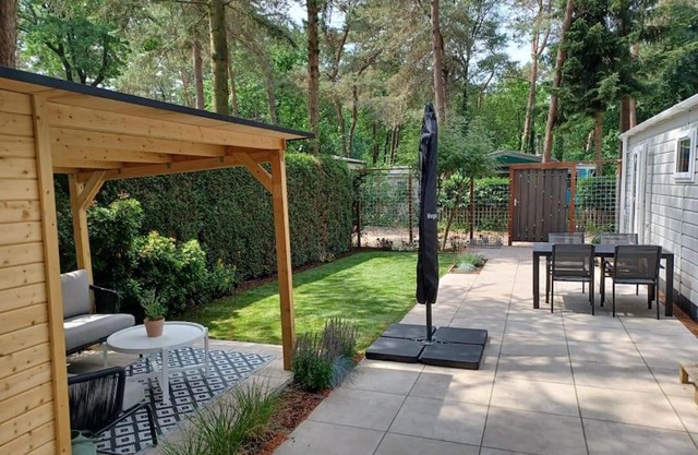 Boshuis met grote tuin I Vakantiepark met Zwembad
