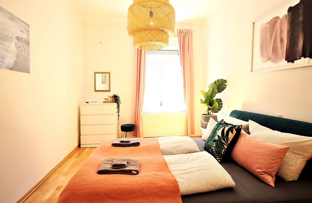 ★ Botanical velvet apartment ★ with sunny balcony