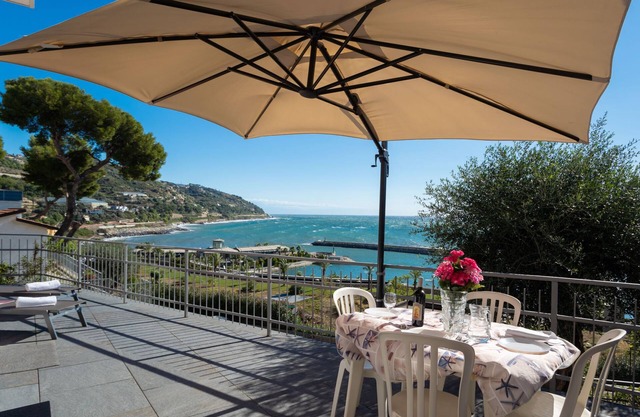 Bouganvilla (SLR402) by Interhome