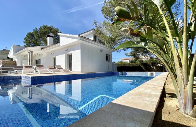 Bouganvilla luxury, air-con, ideal for families