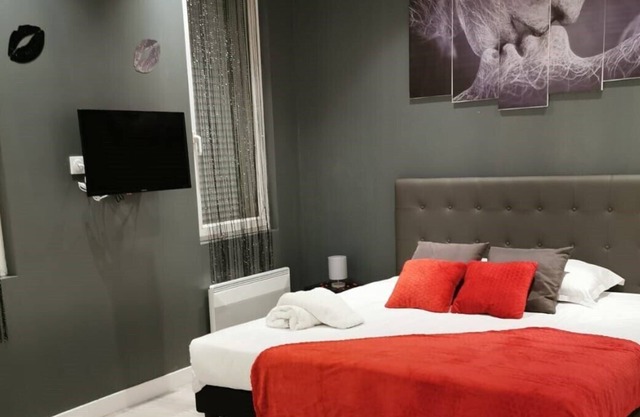 Boulevard de la Thesis, GRAY APARTMENT - LOVE SUITE
