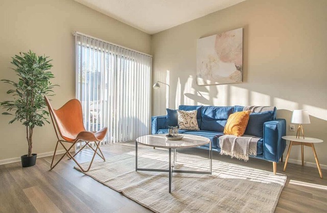 Boulevard Stays Peaceful 1BR King Suite Pool, Gym & Parking 04