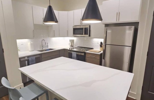 Bourbon Lofts: Cozy + Stylish + Free Parking!