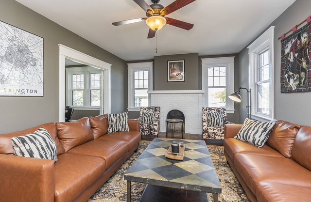 Bourbon n Horses themed 3B/2Ba home in beautiful Chevy Chase neighborhood!