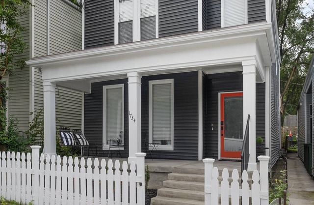 Bourbon trail spacious house that sleeps 8 with a fun yard & is newly renovated!