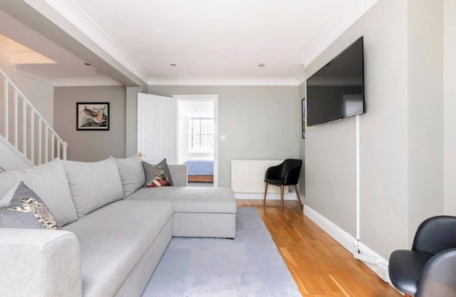 Boutique 2 Bed Apartment with WiFi and AC by Royal Palace