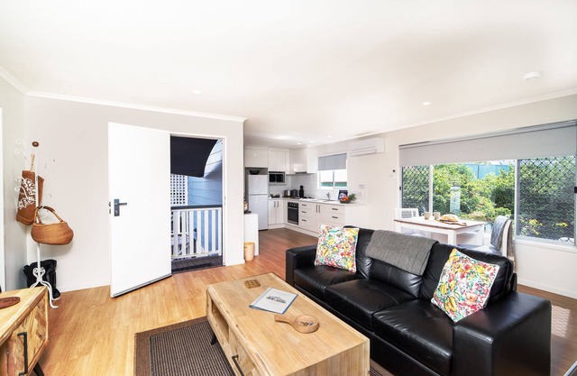 Boutique Accommodation for Couples - nTwo couples. Two levels. One escape!