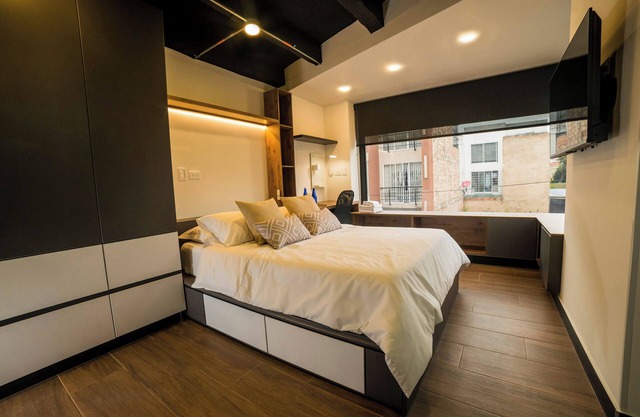 Boutique apartment, only 10 min walk to shopping centers and universities.