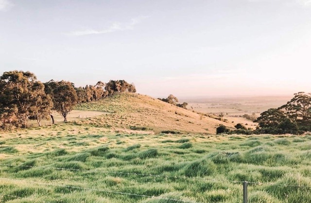Boutique getaway - Just 5 minutes from the beach with sweeping country views