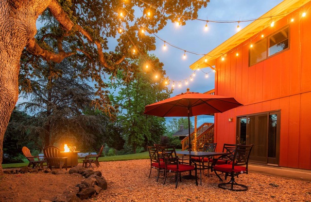 Boutique Stay in Wine Country 2 King Beds, Deck, Fire Table, Near Wineries