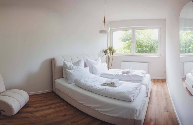 Boutique Suite by the Park w Parking