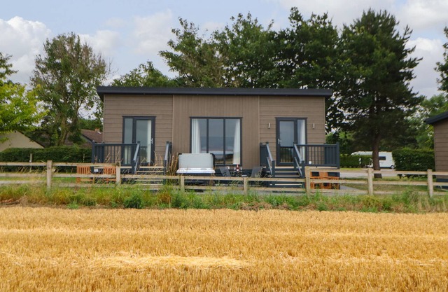 BOWES HIDEAWAY, romantic, character holiday cottage in Gainford