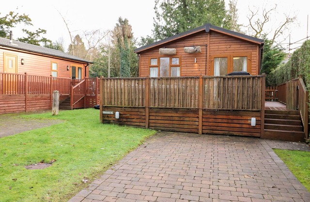 BOWNESS BAY LODGE, family friendly in Bowness-On-Windermere