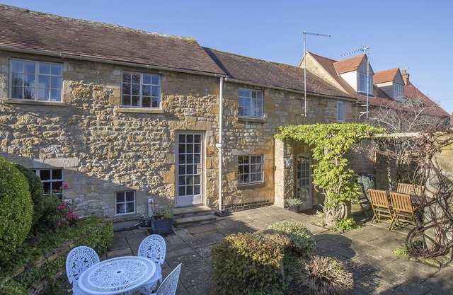 Box Cottage - sleeps 4 guests in 2 bedrooms