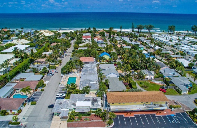 Boynton Beach, Sea view beach studio 9 w large pool