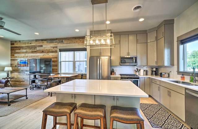 Bozeman Stand-Alone Home w/River Access!