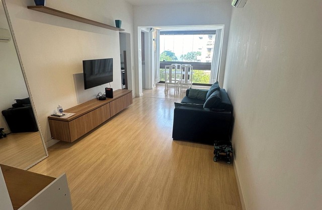 Cozy Apartment by the lovely beach of Barra da Tijuca Rio de Janeiro w/AC & WIFI