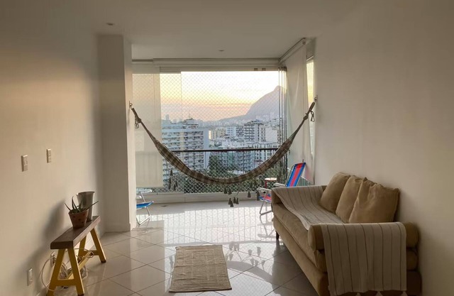 Apartment in Jardim Botânico - safe neighborhood and view of the lake with sunset