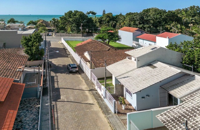 Linda Casa a 150m da Praia e 900m do Beto Carrero