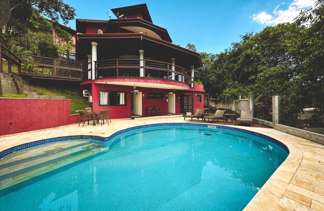 Cinematic house overlooking Itagua beach, Ubatuba