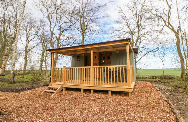 BRACKEN FERN, pet friendly, character holiday cottage in Eppleby