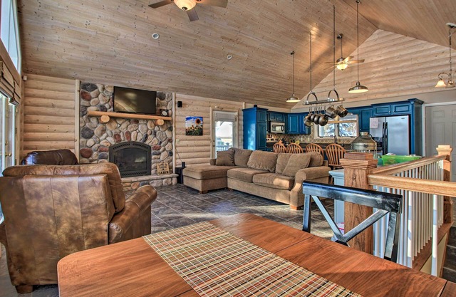 Brainerd Cabin on Camp Lake w/Boat Slip & Dock!