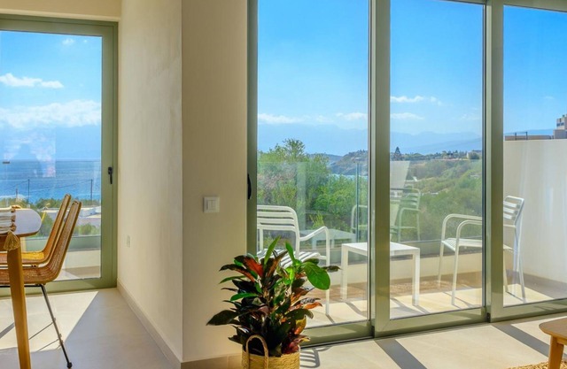 Branch Suite w Shared Pool by Roots Suites