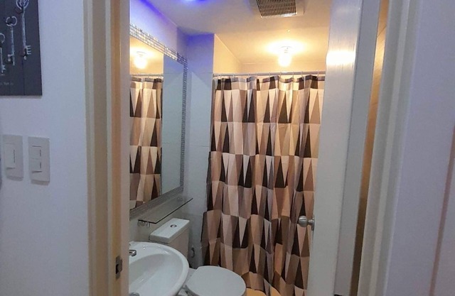 Brand New 1 bedroom Bare Unit in Azure Urban Residences