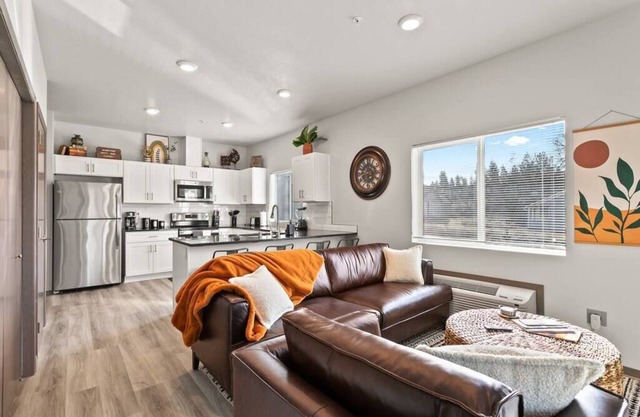 Brand New 2 Bed 2 Bath Near Perry District and DT!