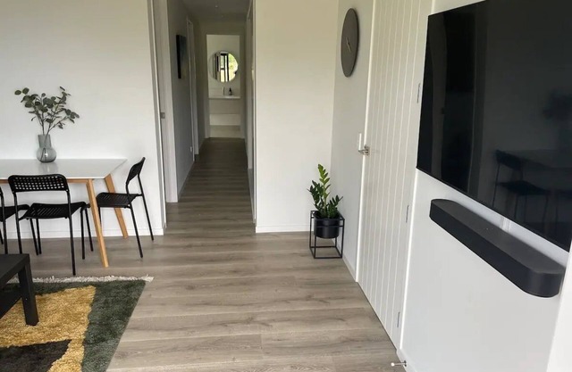 Brand new 2 bed unit close to Beach and Village