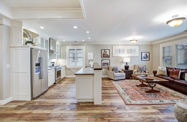 Brand New 2 Bedroom Master Suites with Chefs Kitchen Steps to Sonoma Plaza