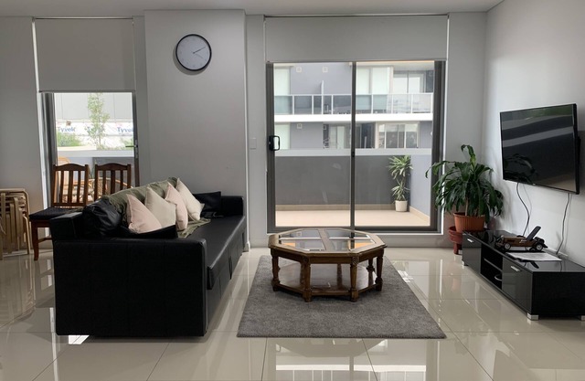 Brand New 3.5BR Apartment/3 min walk to STN+BUS