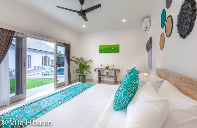 Brand new! 4 BR tropical modern villa Seminyak- BatuBelig