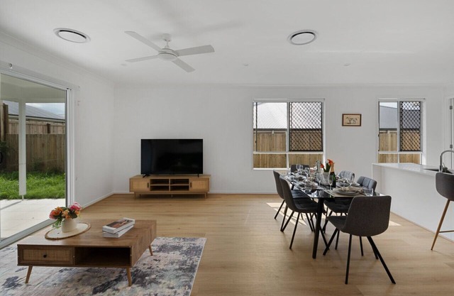 Brand-new 4BR modern family home @Park Ridge
