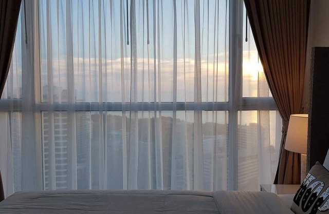 BRAND NEW 5-STAR LEVEL ROOM WITH CITY & OCEAN VIEWS