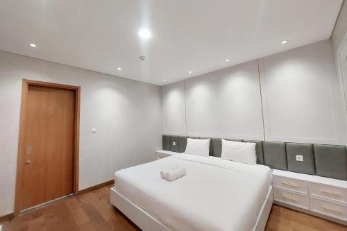 Brand New and Nice 2BR Apartment at The Reiz Condominium Medan By Travelio