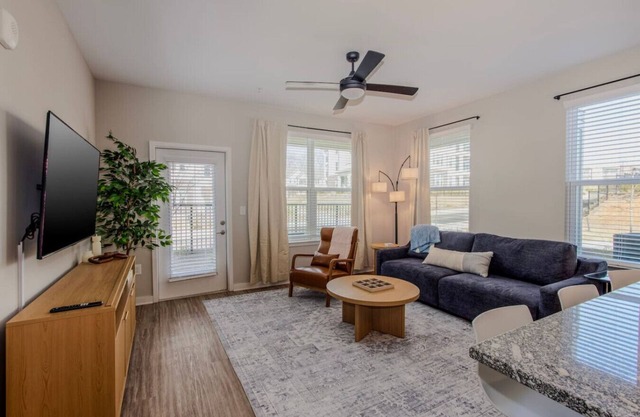 Brand new apartment, 10 minutes from Downtown w/Pool|Wi-Fi|Publix|Free Parking