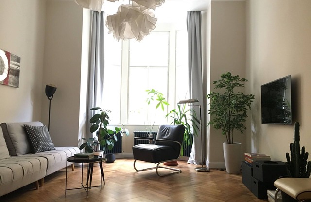 Brand new apartment in cool residential area just 15 min from downtown.