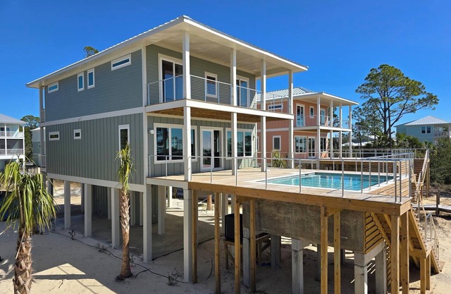 Brand New Beachfront Build, Private Pool, Pet-Friendly, Secluded Indian Pass Bea