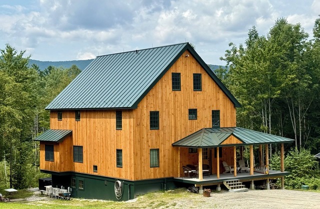 BRAND NEW: Beautifully Restored Timber Frame Barn w/Hot Tub & Movie Theater