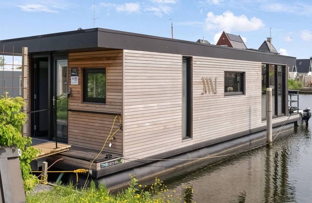 Brand new Boathouse on the water in Stavoren