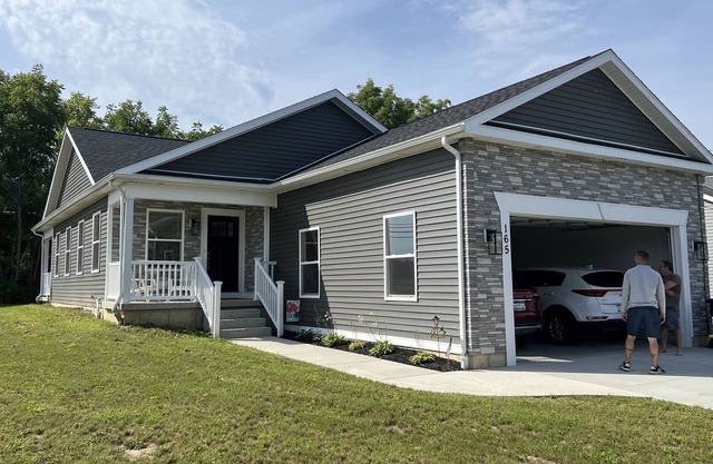 Brand new built. Minutes away from shopping/restaurants