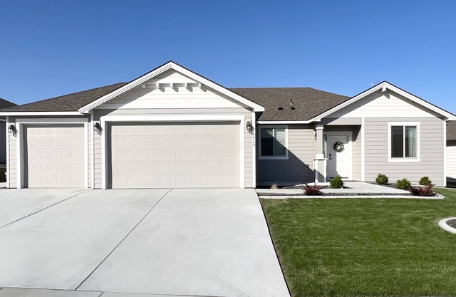 Brand NEW, charming 3 bedroom home in West Pasco!