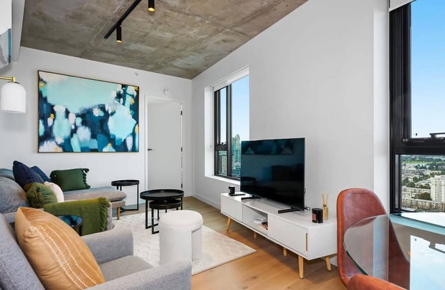 Brand New City Apartment City View Pool Gym