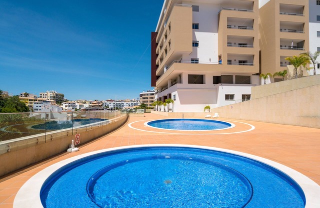 Brand New Condo in a quite area only ten minutes from Marina and Town Centre