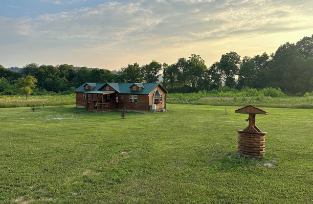 Brand New Cozy cabin in Hocking Hills.